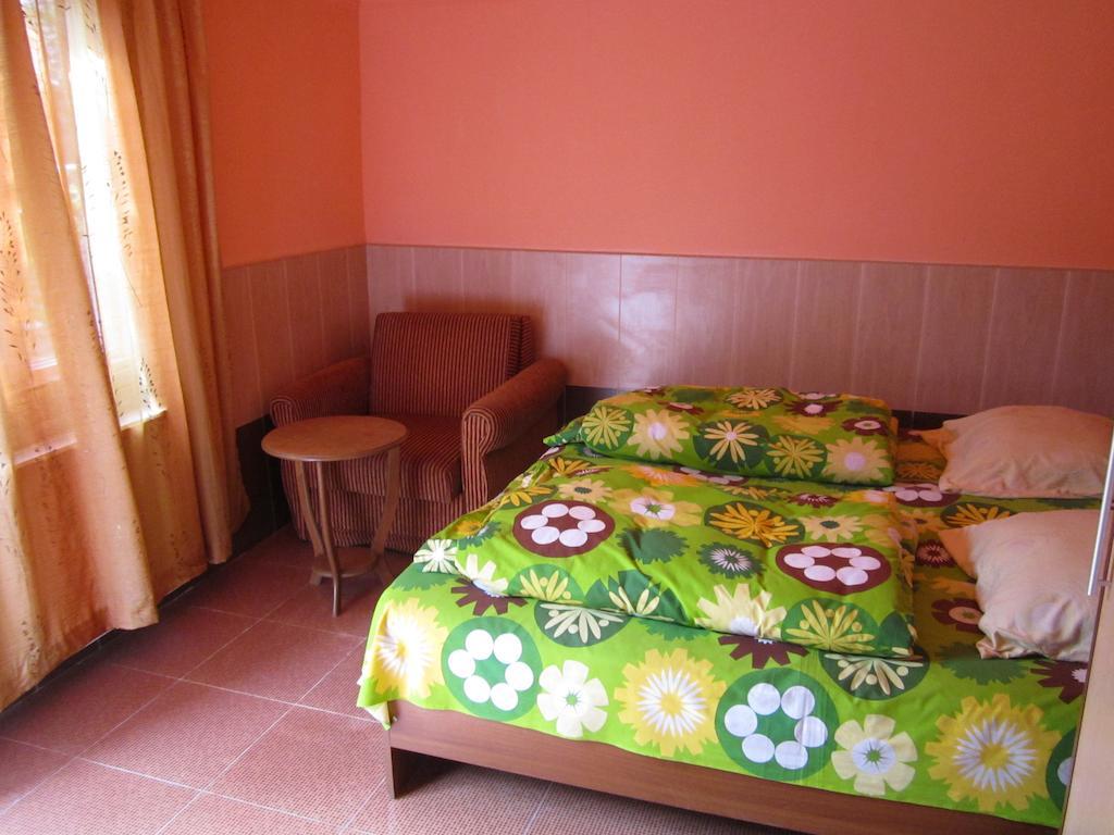 Guesthouse 97 In Batumi Quarto foto