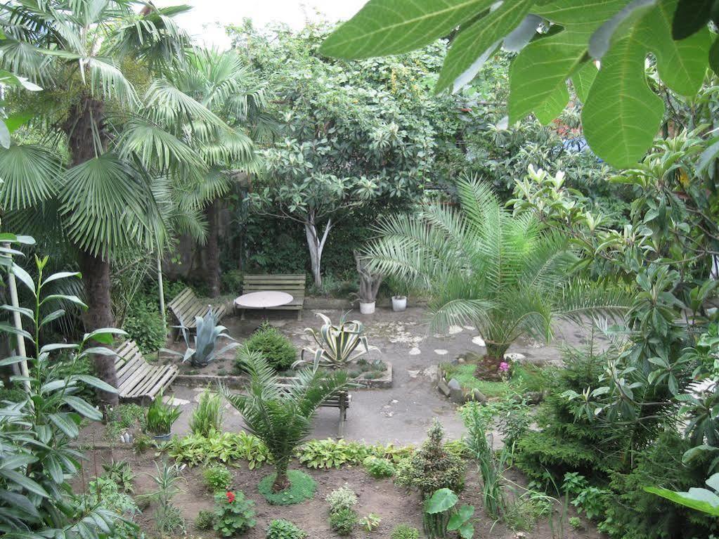 Guesthouse 97 In Batumi Exterior foto