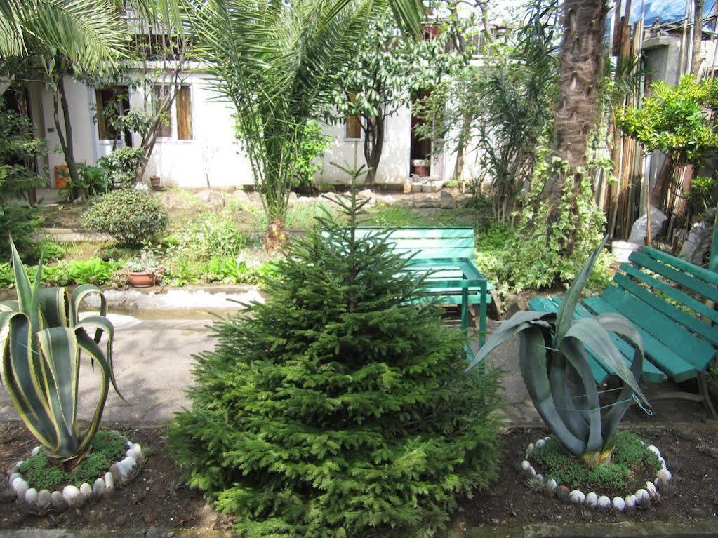 Guesthouse 97 In Batumi Exterior foto